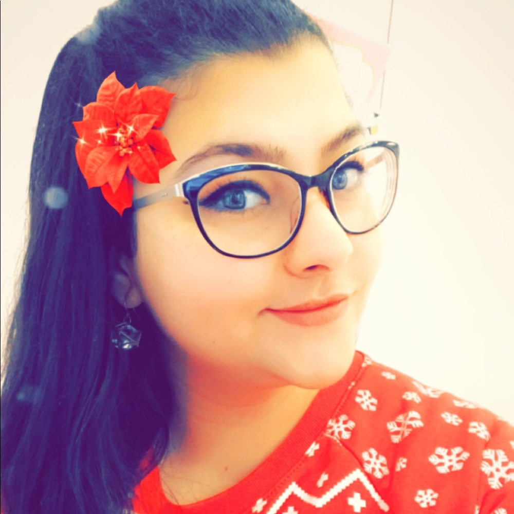 Meet your Posher stylist Dina!